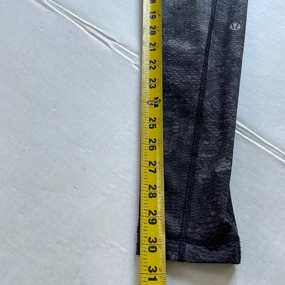 Lululemon Speed Tight II Full On Luxtreme Sequin Snake Slate Black Size 4 - Picture 15 of 16